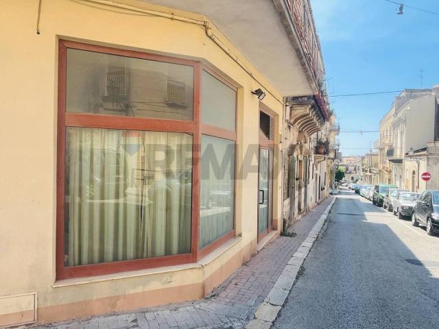 Locale Commerciale in vendita a Modica Alta, Marina Di Modica