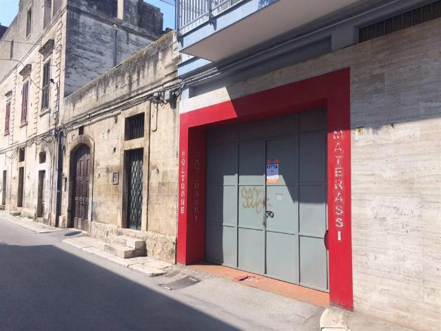 Locale Commerciale in vendita a Puglia, Bari