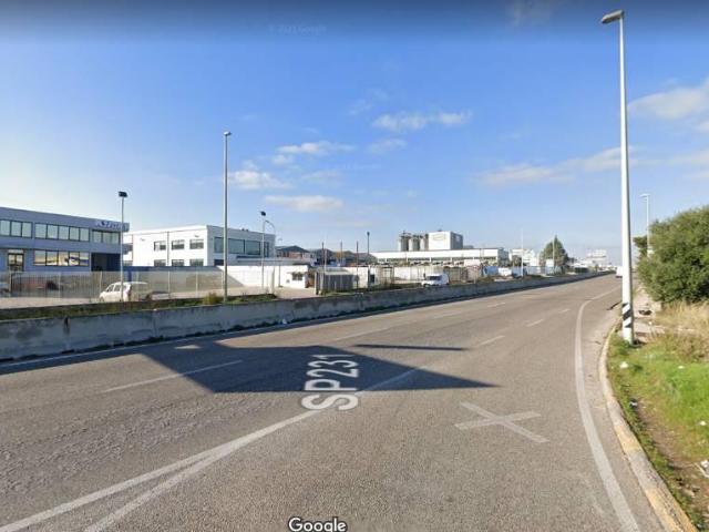Locale Commerciale in vendita a Modugno, Bari