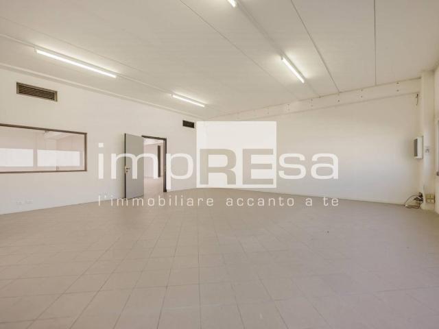Locale Commerciale in vendita a Mogliano Veneto, Veneto