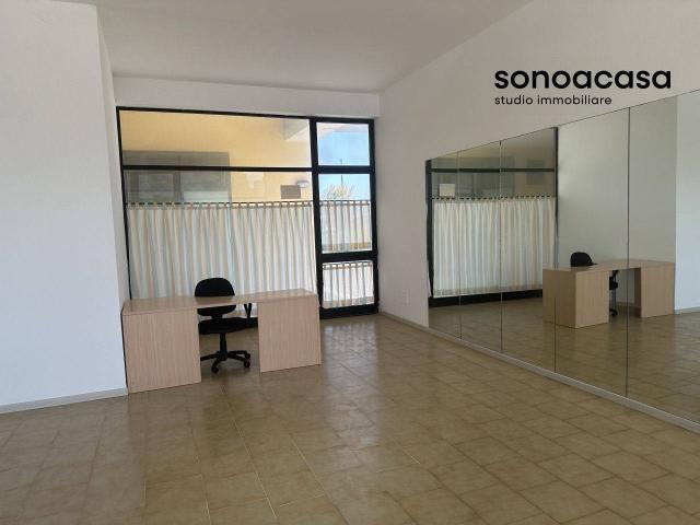 Locale Commerciale in vendita a Marche, Pesaro E Urbino