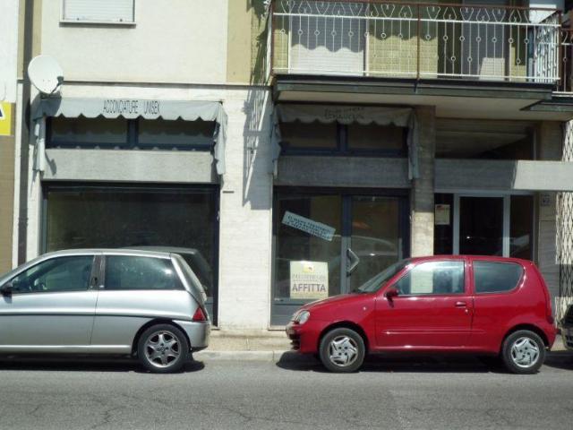 Locale Commerciale in vendita a Monfalcone, Friuli-Venezia Giulia