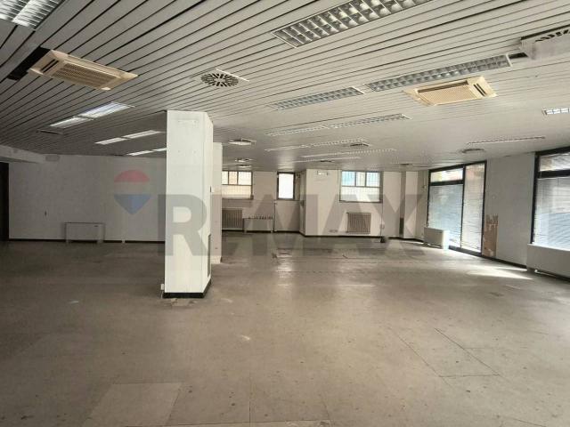Locale Commerciale in vendita a Puglia, Bari