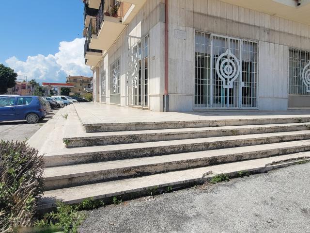 Locale Commerciale in vendita a Stella, Marche