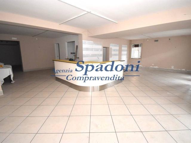 Locale Commerciale in vendita a Le Case, Montevettolini