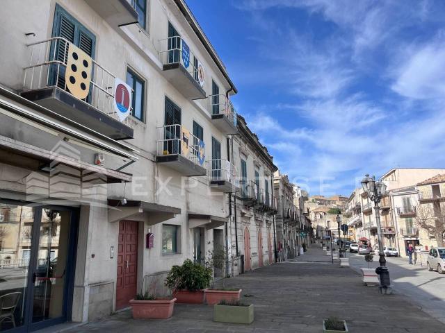 Locale Commerciale in vendita a Montalbano Elicona, Sicilia
