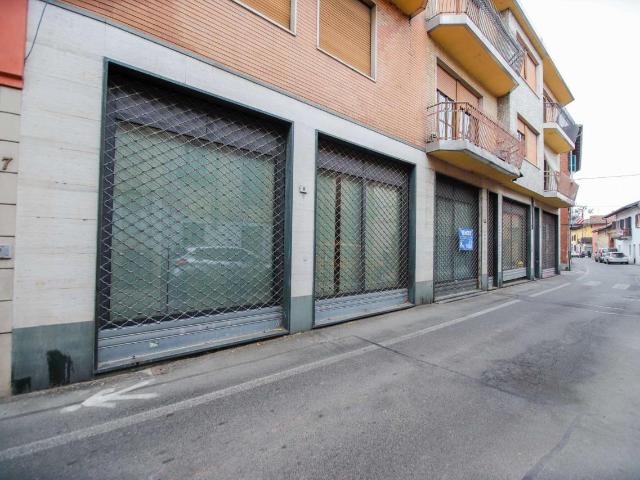 Locale Commerciale in vendita a Montanaro, Torino