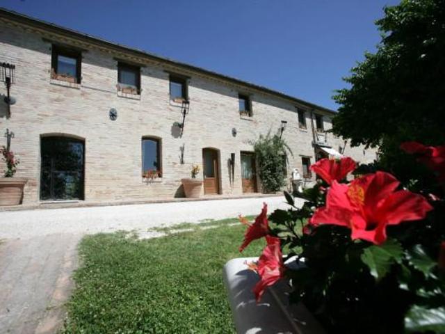 Locale Commerciale in vendita a Marche, Pesaro E Urbino