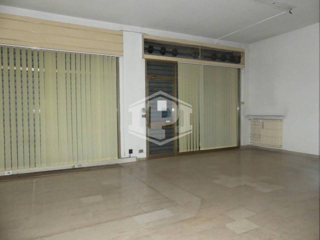Locale Commerciale in vendita a Alte Ceccato, Montecchio Maggiore