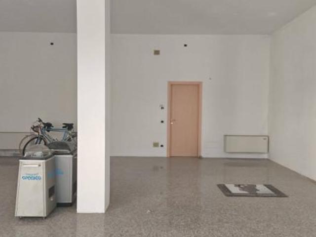 Locale Commerciale in vendita a Montegrotto Terme, Veneto