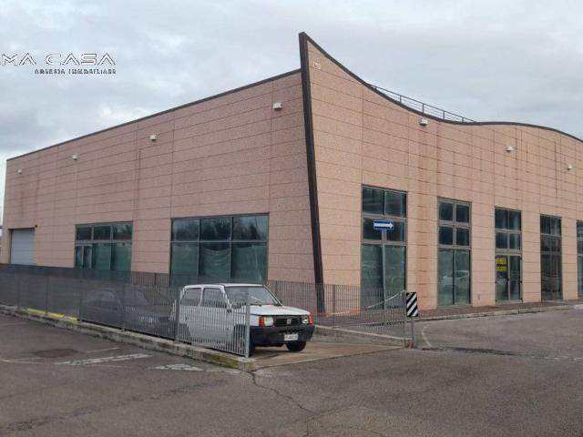 Locale Commerciale in vendita a Marche, Pesaro E Urbino