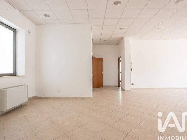 Locale Commerciale in vendita a Marche, Macerata
