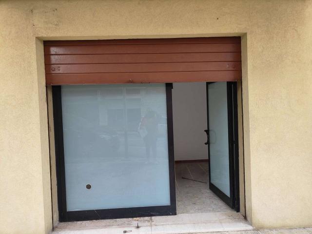 Locale Commerciale in vendita a Marche, Ancona