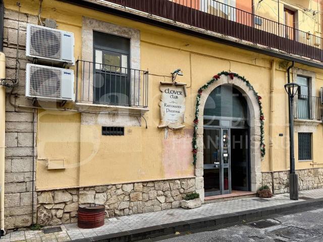 Locale Commerciale in vendita a Monterosso Almo, Sicilia