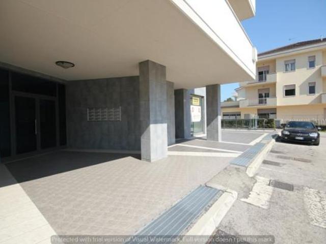 Locale Commerciale in vendita a Montesilvano, Abruzzo