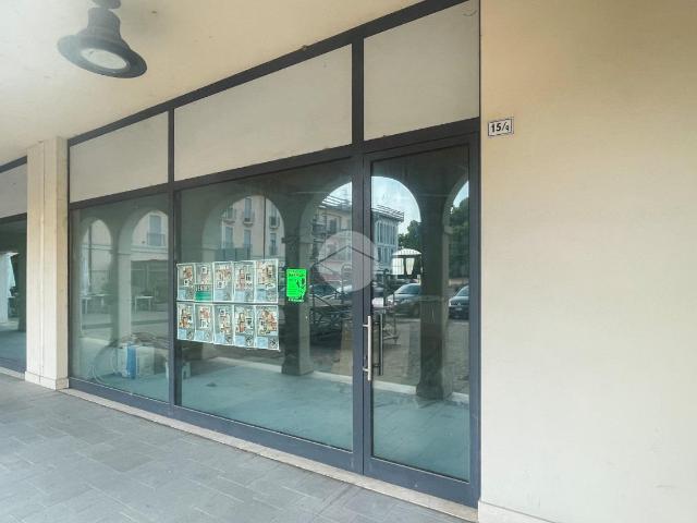 Locale Commerciale in vendita a Montirone, Lombardia