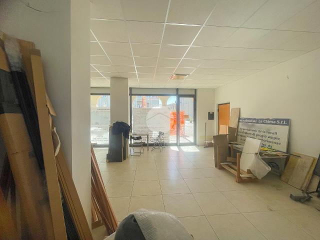 Locale Commerciale in vendita a Montirone, Lombardia