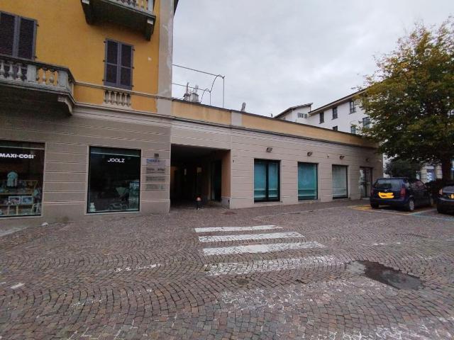 Locale Commerciale in vendita a Morbegno, Lombardia