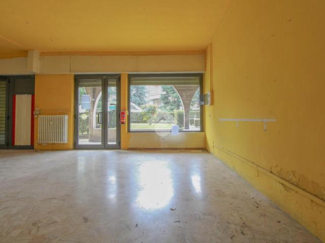 Locale Commerciale in vendita a Dorotina, Mozzo