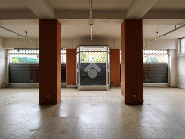 Locale Commerciale in vendita a Dorotina, Mozzo
