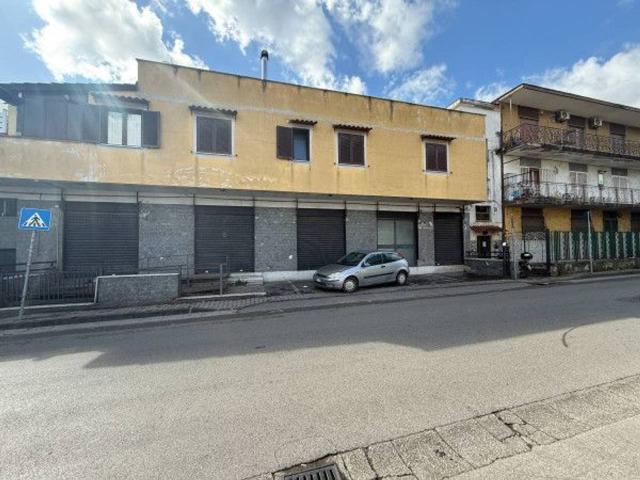 Locale Commerciale in vendita a Mugnano Di Napoli, Campania