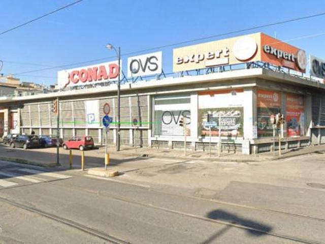 Locale Commerciale in vendita a Municipalità 2, Campania