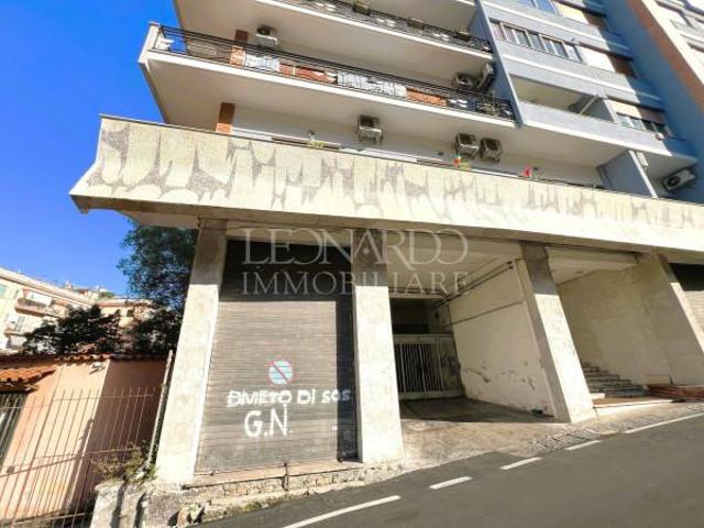 Locale Commerciale in vendita a Municipalità 1, Campania