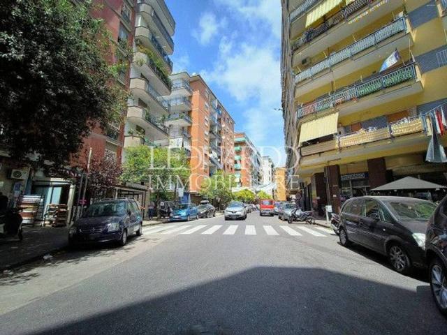 Locale Commerciale in vendita a Municipalità 5, Campania