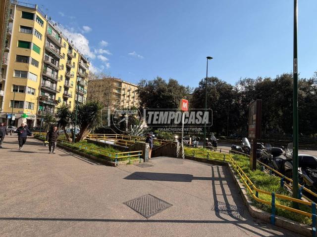 Locale Commerciale in vendita a Municipalità 5, Campania