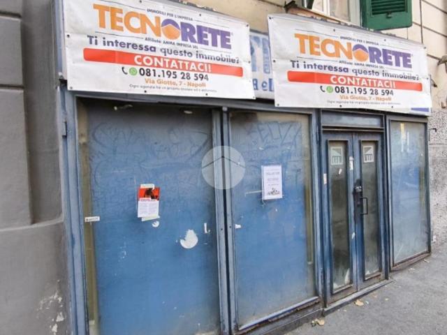 Locale Commerciale in vendita a Municipalità 5, Campania