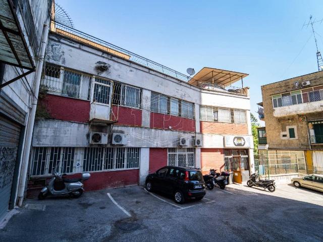 Locale Commerciale in vendita a Municipalità 2, Campania