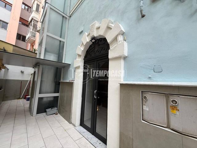 Locale Commerciale in vendita a Municipalità 5, Campania