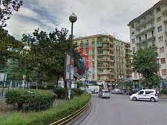 Locale Commerciale in affitto a Municipalità 5, Campania