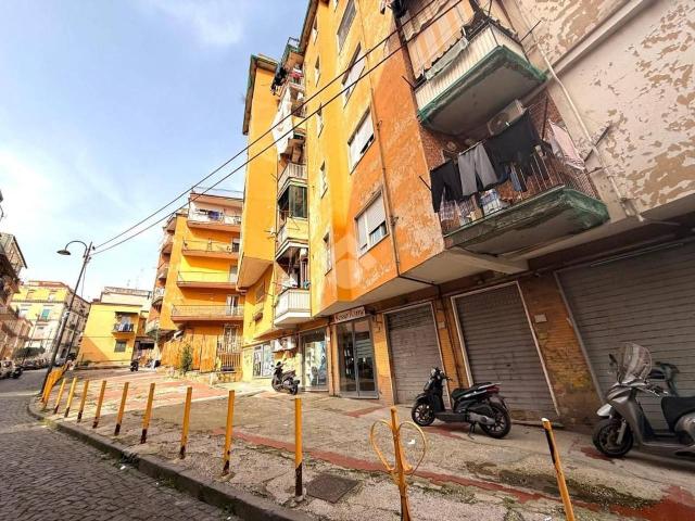 Locale Commerciale in vendita a Municipalità 3, Campania