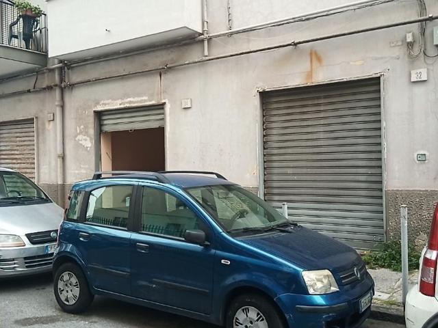 Locale Commerciale in vendita a Municipalità 6, San Giovanni A Teduccio