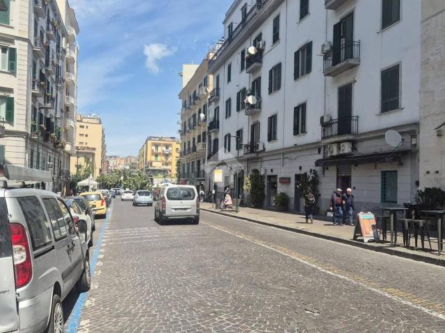 Locale Commerciale in vendita a Municipalità 5, Campania
