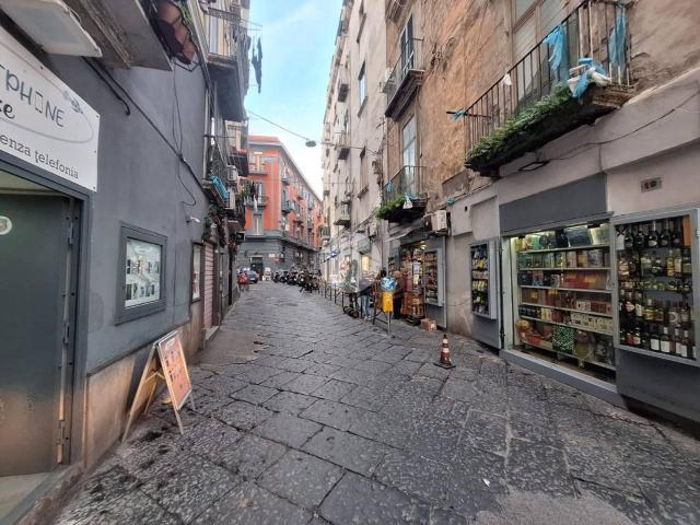 Locale Commerciale in vendita a Municipalità 5, Campania
