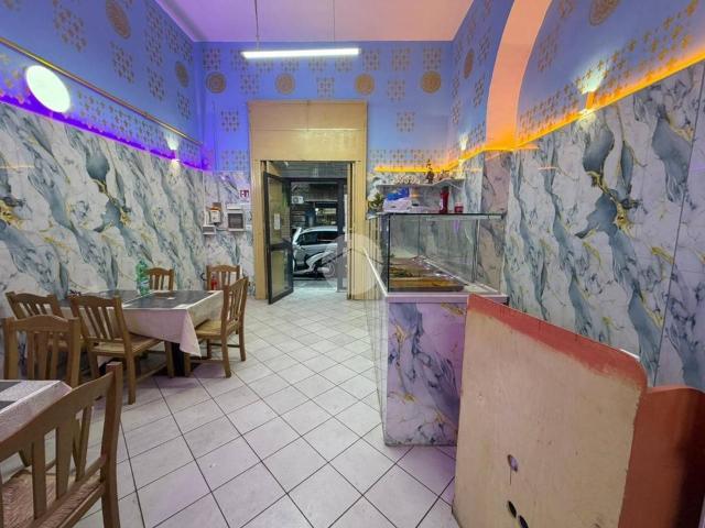 Locale Commerciale in vendita a Municipalità 4, Campania