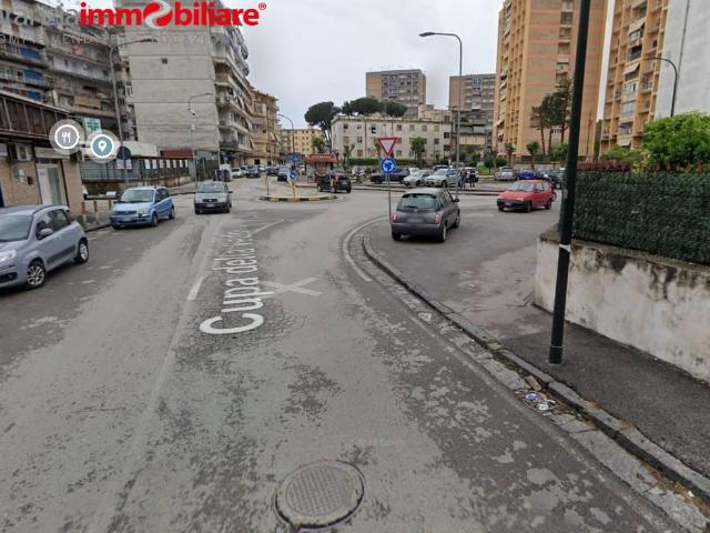 Locale Commerciale in vendita a Municipalità 7, Miano
