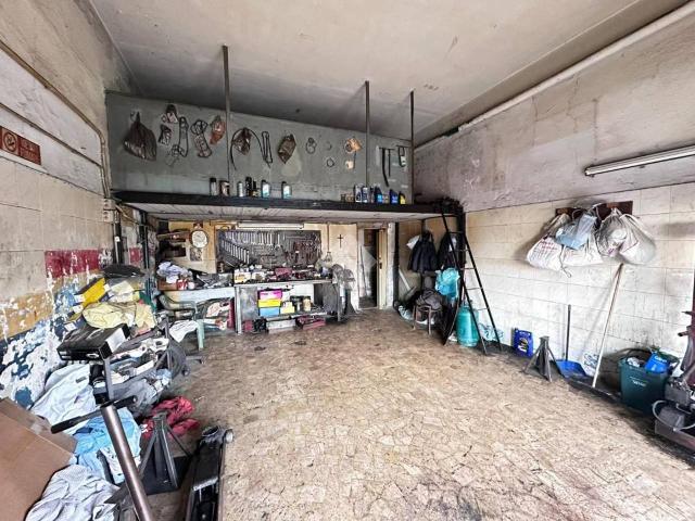 Locale Commerciale in vendita a Municipalità 7, Miano