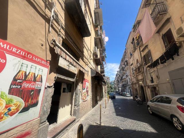 Locale Commerciale in vendita a Municipalità 2, Mercato