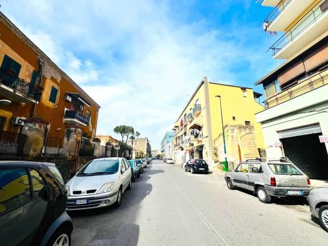 Locale Commerciale in vendita a Municipalità 6, San Giovanni A Teduccio
