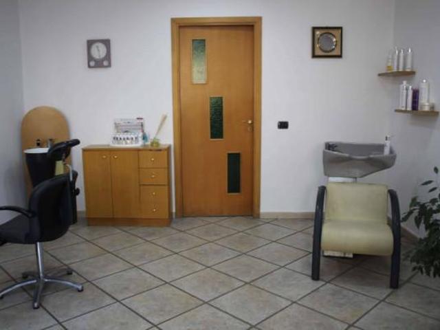 Locale Commerciale in vendita a Municipalità 7, Miano