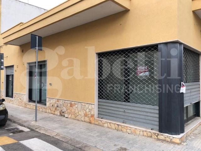 Locale Commerciale in vendita a Puglia, Lecce