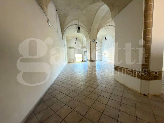 Locale Commerciale in vendita a Puglia, Lecce