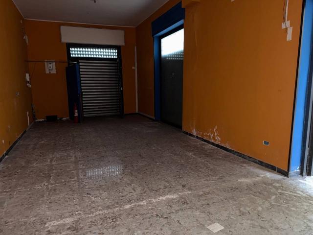 Locale Commerciale in vendita a Camerelle, Nocera Superiore