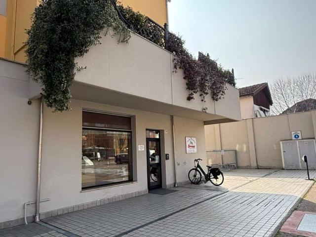 Locale Commerciale in vendita a Noceto, Parma