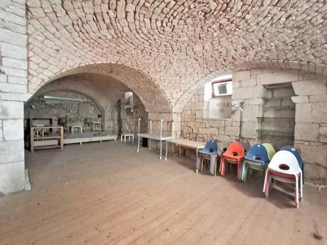 Locale Commerciale in vendita a Puglia, Bari