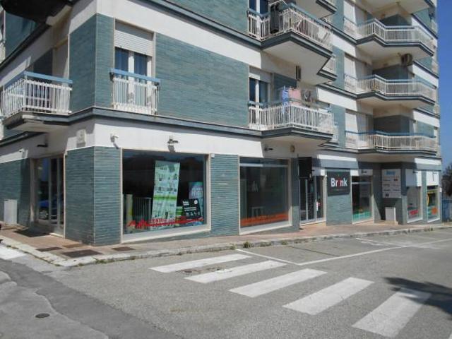 Locale Commerciale in vendita a Puglia, Bari