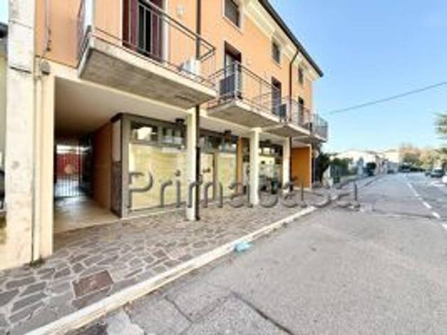 Locale Commerciale in vendita a Nogara, Veneto